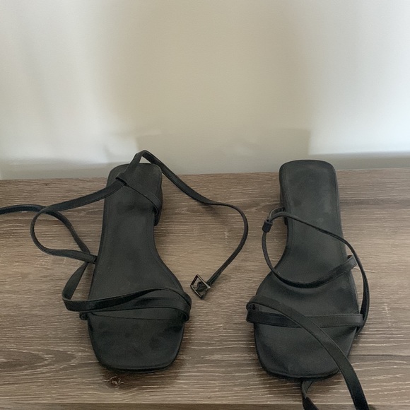 Urban outfitters little black heels - Picture 2 of 4